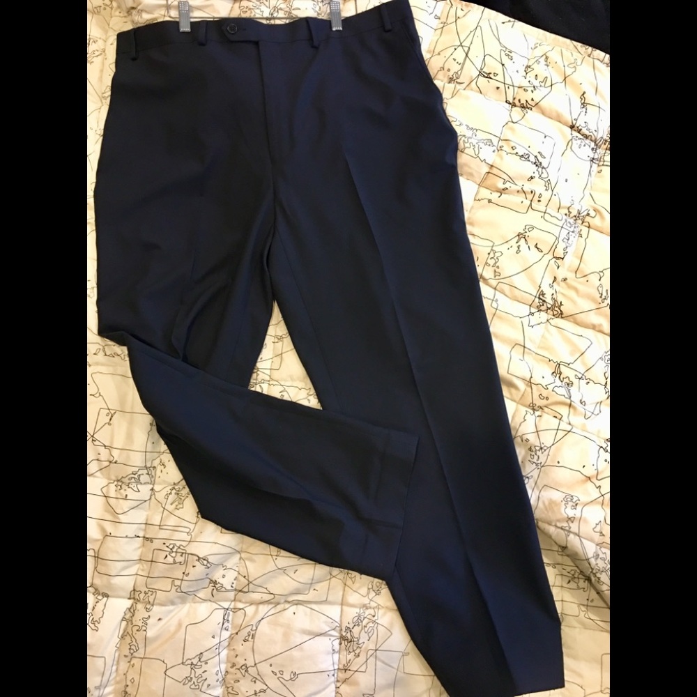 Lightweight dress pant
